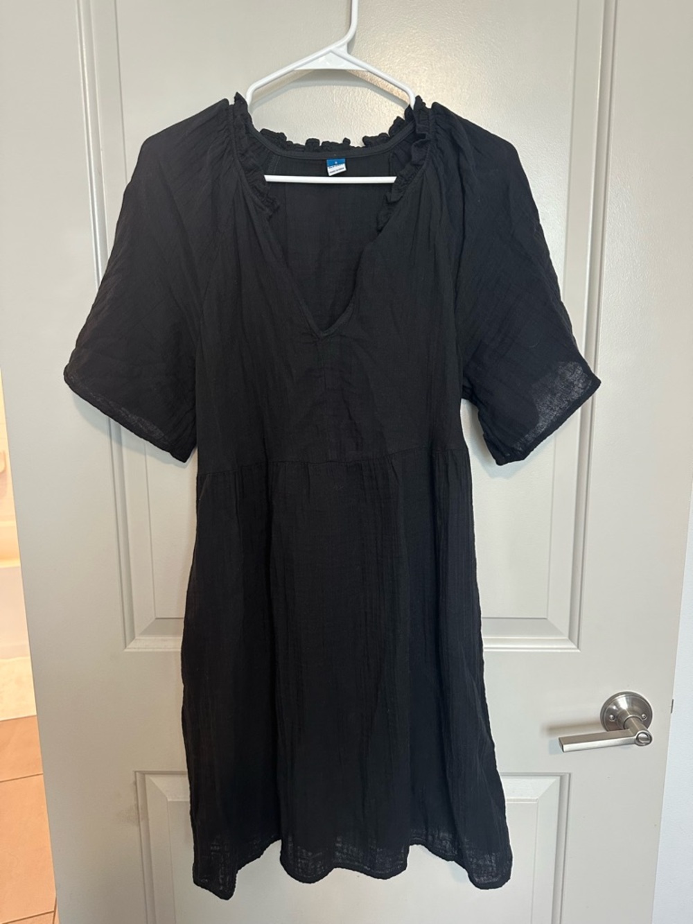 Old Navy Black Short Sleeve V-Neck Mini Dress